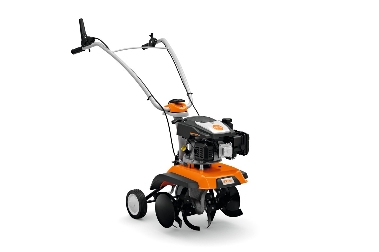Σκαπτική φρέζα STIHL MH 685 μπροστά από λευκό φόντο