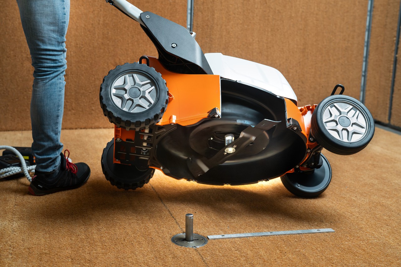 Η χλοοκοπτική μηχανή STIHL pro σε δοκιμές